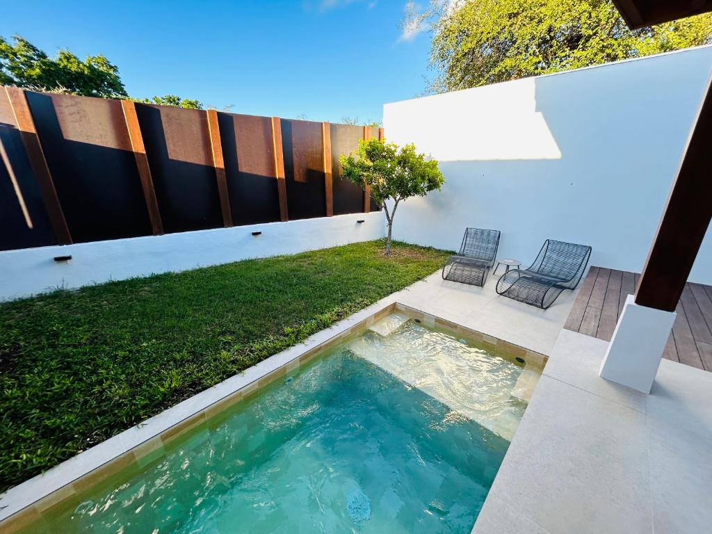 Bazén v ubytování Tropical Lodges … Le Gosier nebo v jeho okolí