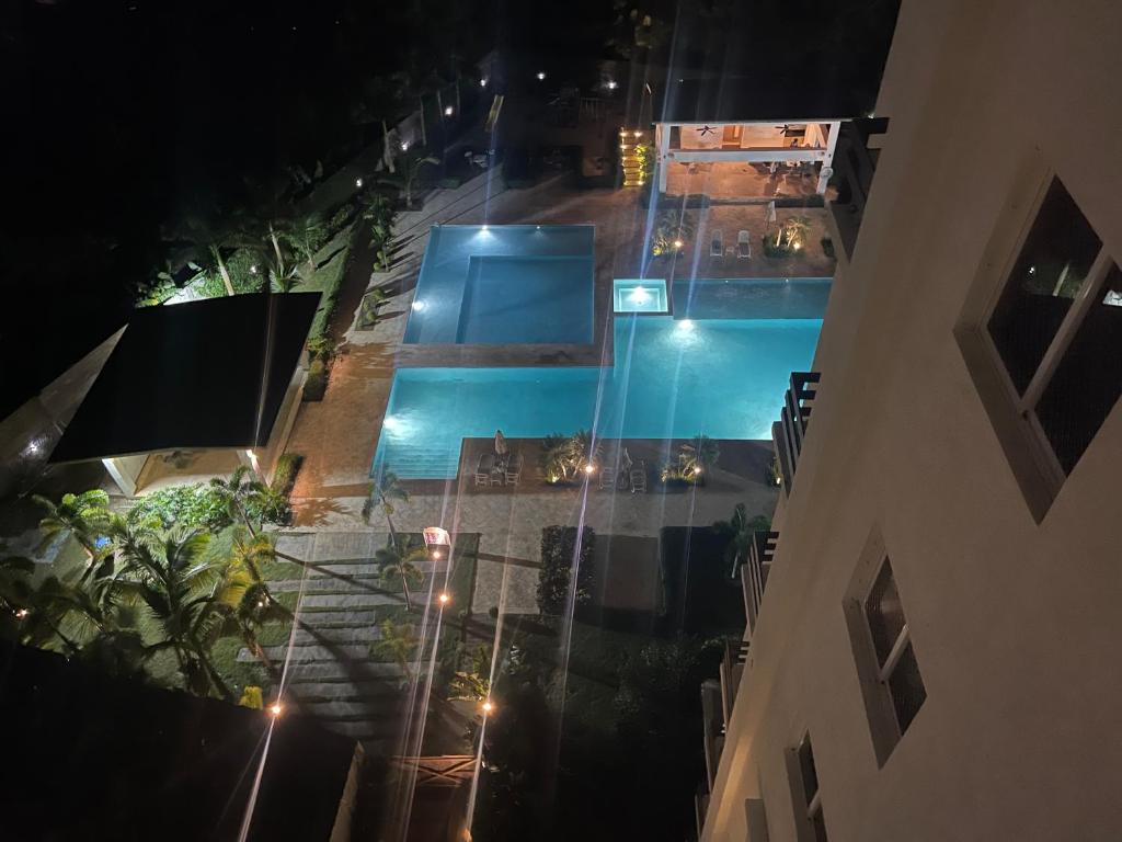 Výhled na bazén z ubytování Apartamento de 2 Habitaciones con Piscina, Playa a 5 minutos nebo okolí