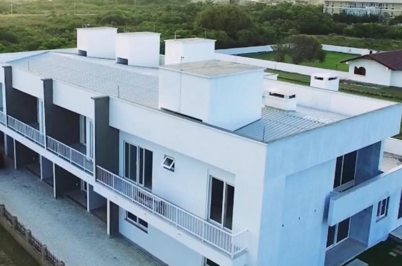 an overhead view of a white building with balconies at Evaldt Haus in Araranguá