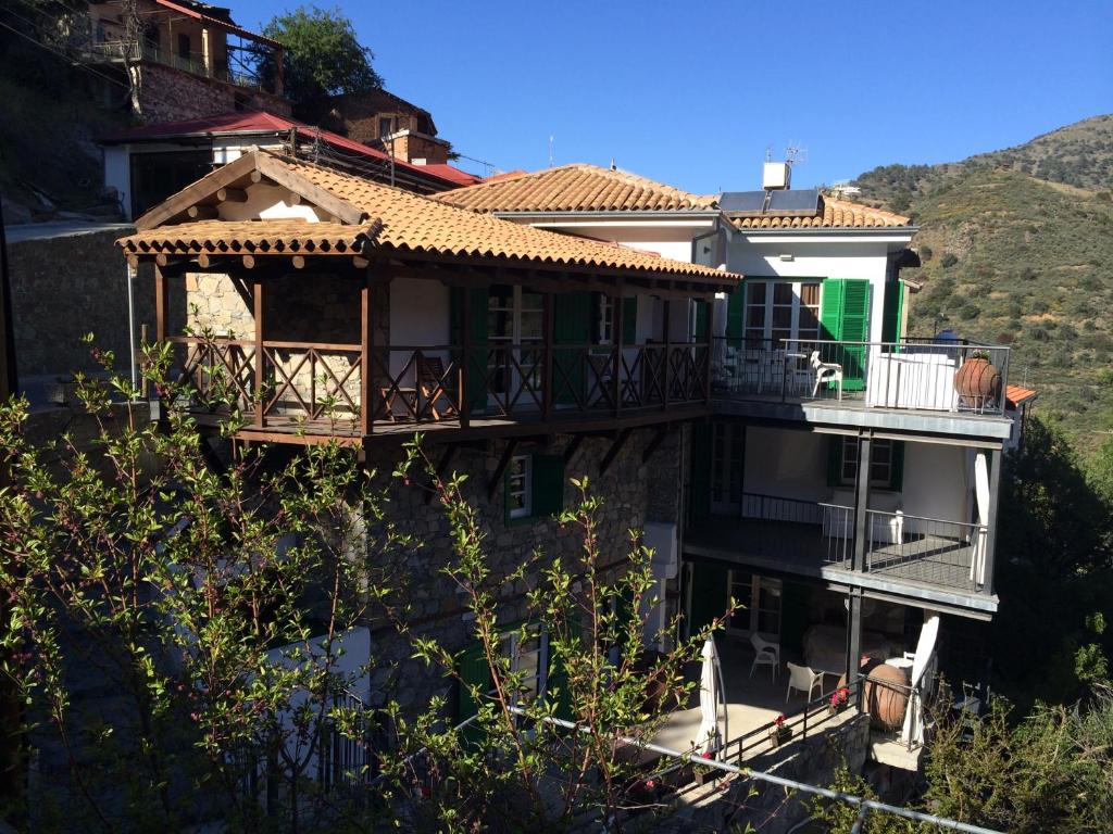 a house with a porch and a balcony at Maison Elena in Kalopanayiotis