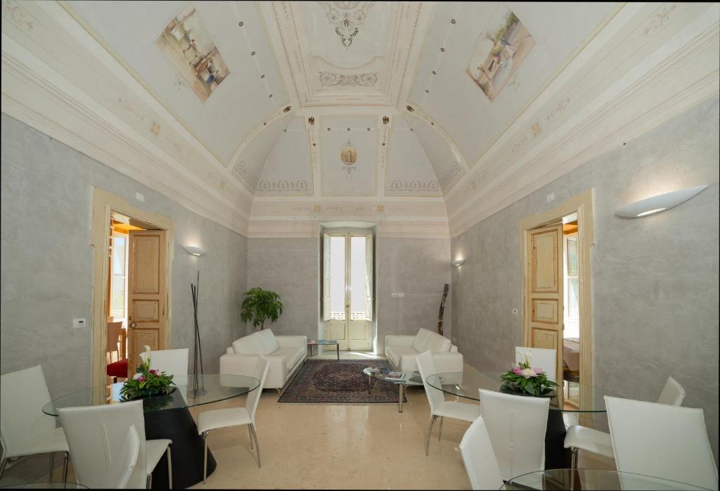 a living room with white furniture and a ceiling at Relais Carlo V - Palazzo Storico in Gallipoli