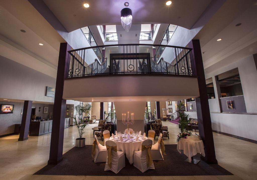 Restaurace v ubytování Westgrove Hotel
