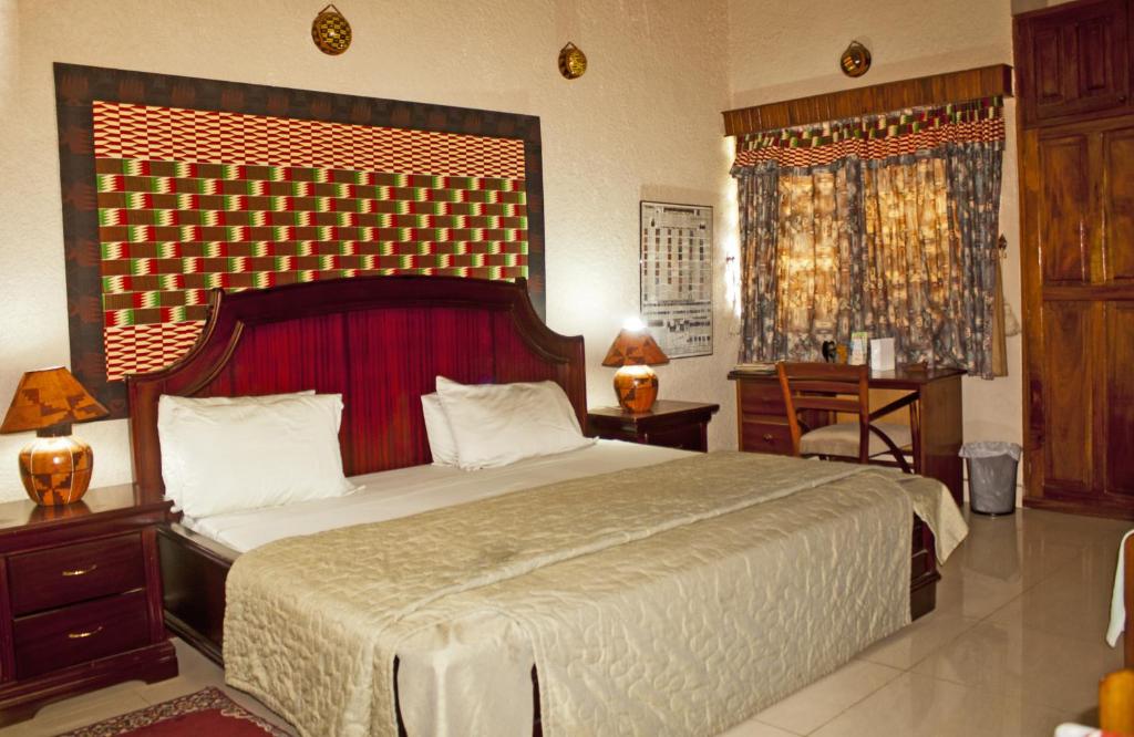 Four Villages Inn - Deluxe King Room