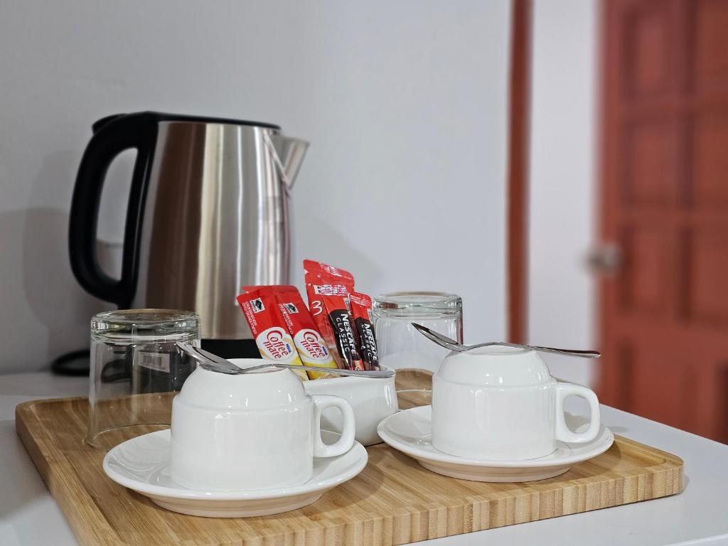 Příslušenství pro přípravu čaje a kávy v ubytování Cottage Inn Gerik