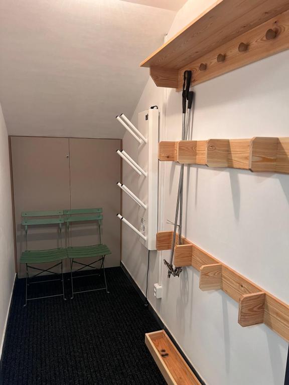 Palanda nebo palandy na pokoji v ubytování Apartmán Dole v Dole