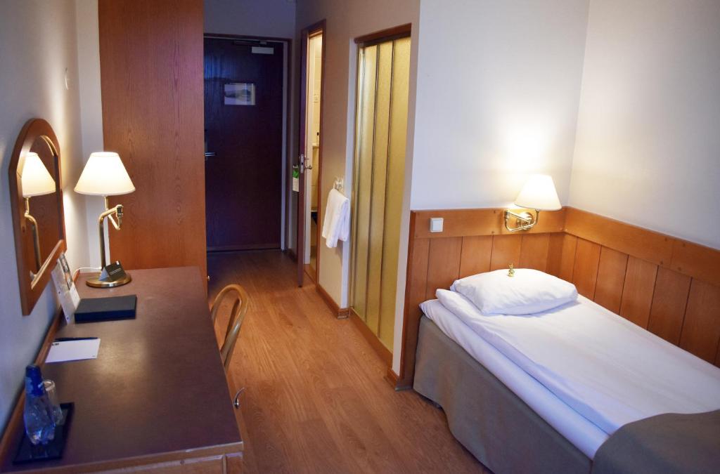 Postel nebo postele na pokoji v ubytování First Hotel Bengtsfors