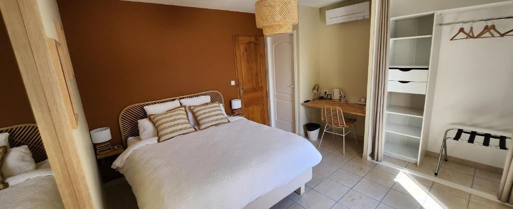 Villa Adhémar - Queen Room Met Uitzicht Op Het Zwembad