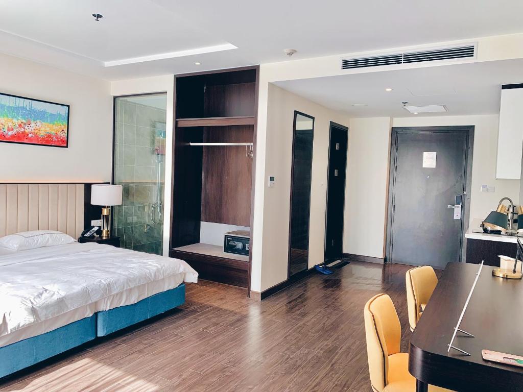 a bedroom with a bed and a dining room with a table at Duas House #S2 Sapphire Hạ Long Căn studio view thành phố in Ha Long