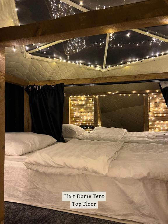 Postel nebo postele na pokoji v ubytování Glamping Tago