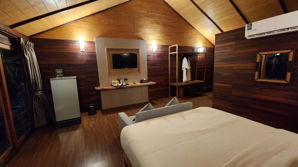 TV a/nebo společenská místnost v ubytování Ruknam Resort