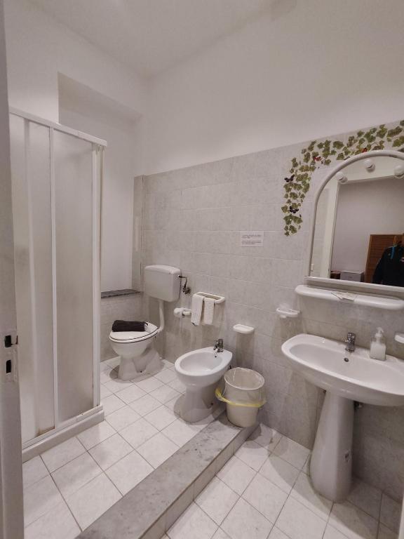 Koupelna v ubytování Hotel Faraglione