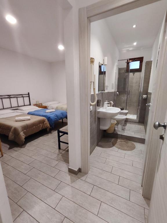 Koupelna v ubytování Hotel Faraglione