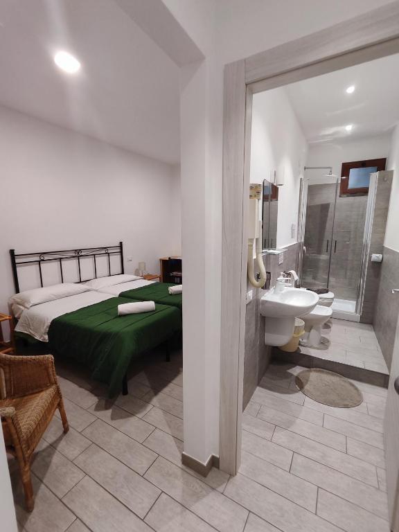 Koupelna v ubytování Hotel Faraglione