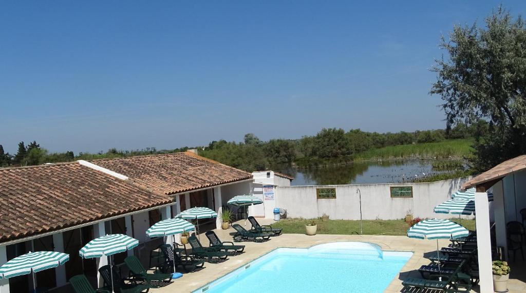Bazén v ubytování Auberge de la Fadaise nebo v jeho okolí