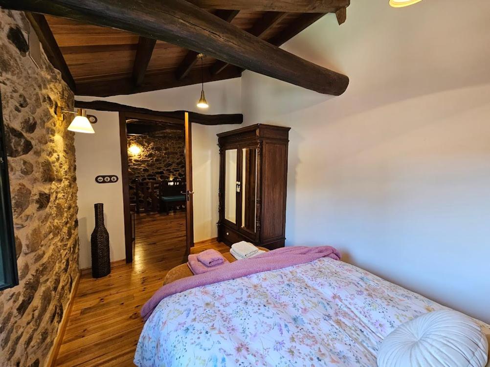 Postel nebo postele na pokoji v ubytování A Casa dos Avós - Vilariño - A Coruña