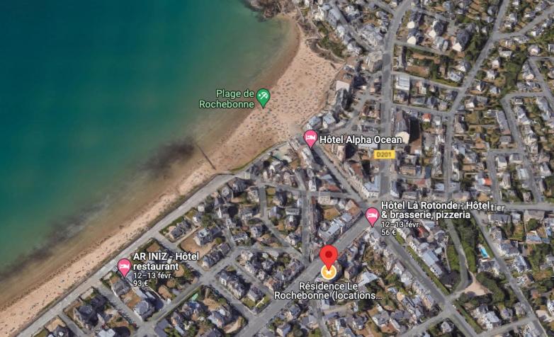 a map of a parking lot next to a beach at Résidence Le Rochebonne in Saint Malo
