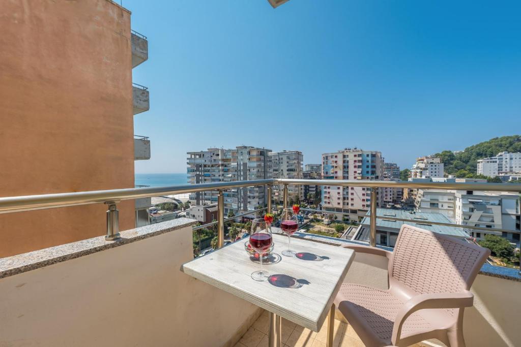 Lovely 2 Bedroom Apartment - Image 5