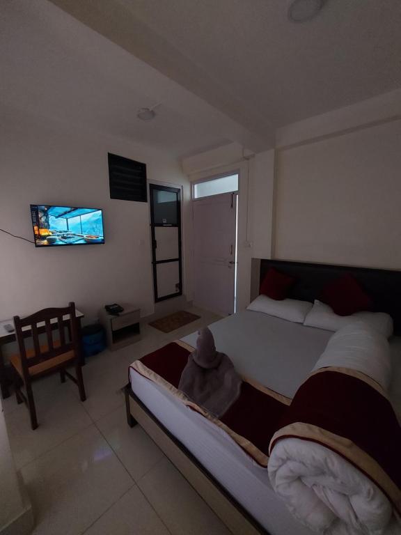 Postel nebo postele na pokoji v ubytování Om Bramha Hotel