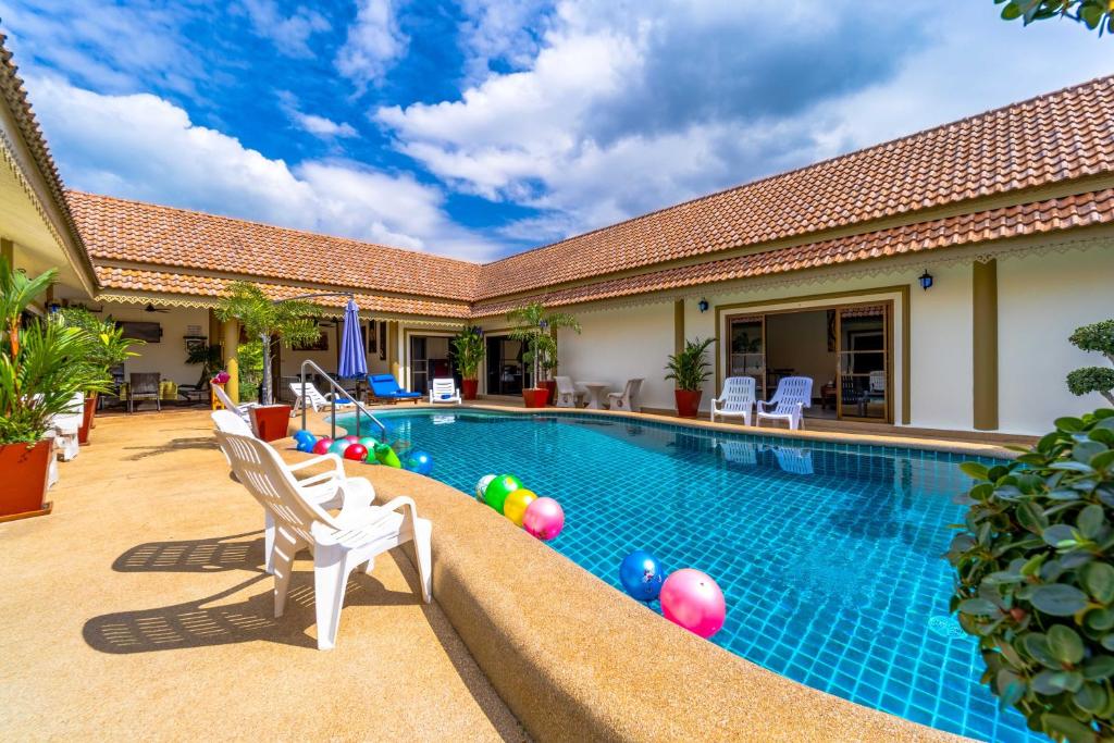 Bazén v ubytování Siam Court Hotel and Resort nebo v jeho okolí