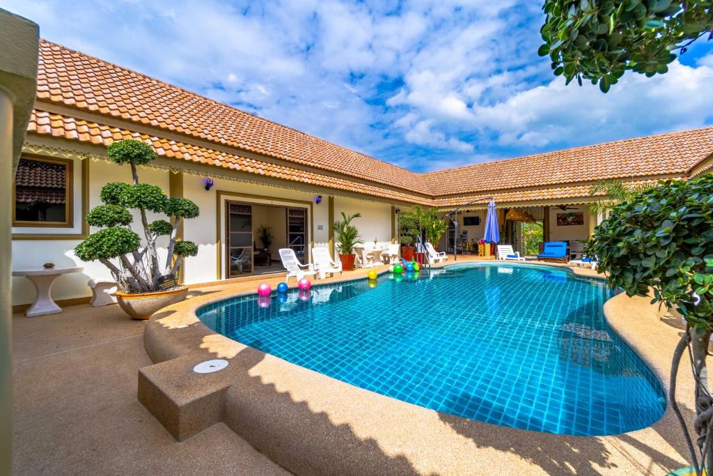 Bazén v ubytování Siam Court Hotel and Resort nebo v jeho okolí