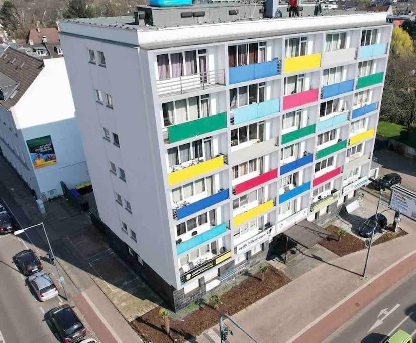 an apartment building with colorful paint on it at Apartment in zentraler Lage (mit Arbeitsecke) in Krefeld
