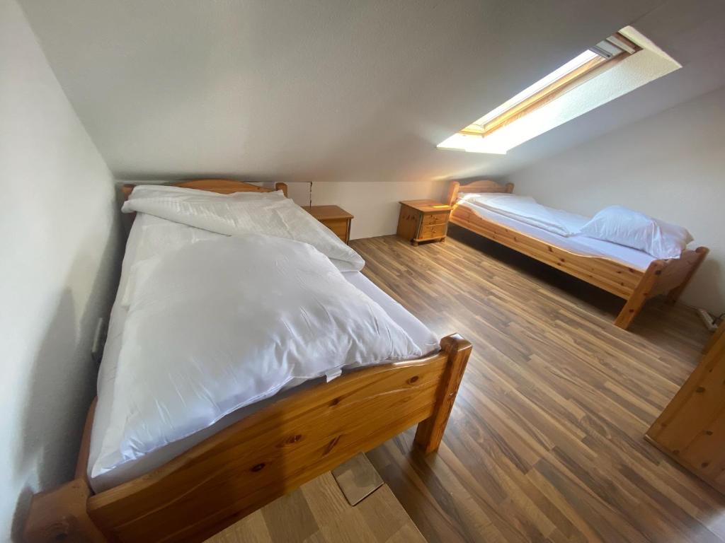 Postel nebo postele na pokoji v ubytování Großes Monteurhaus in Emden