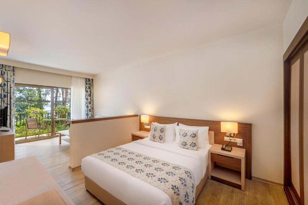 Postel nebo postele na pokoji v ubytování Labranda Mares Marmaris Hotel