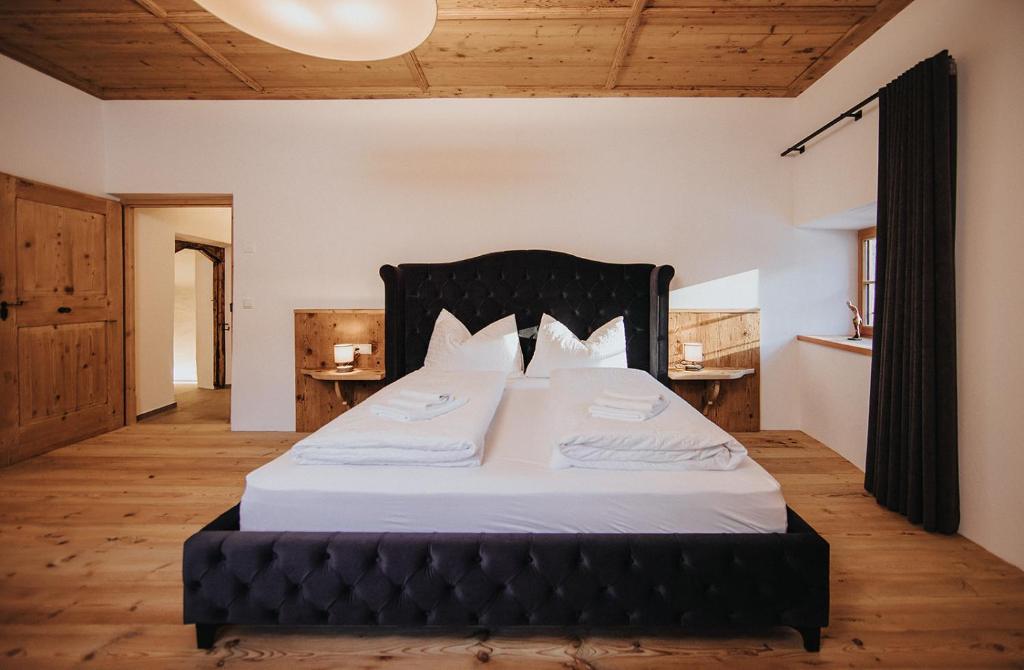 Postel nebo postele na pokoji v ubytování Alpin Chalet Samer Apt Bauernstube