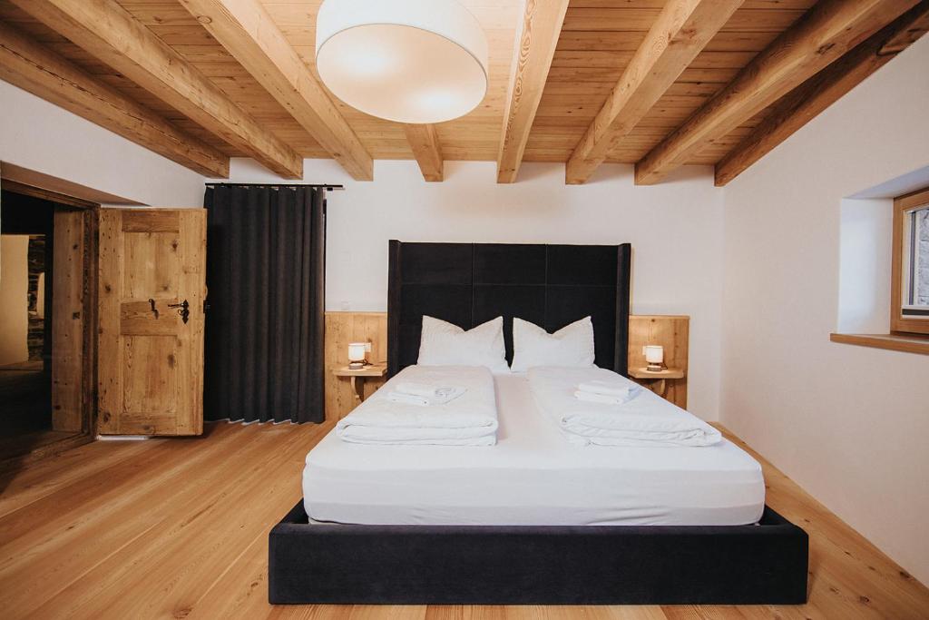 Postel nebo postele na pokoji v ubytování Alpin Chalet Samer Apt Bauernstube