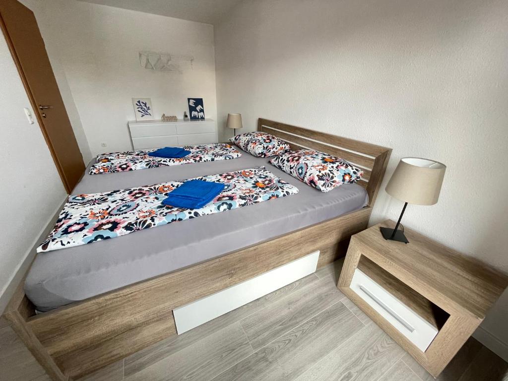 Un pat sau paturi într-o cameră la Apartment Bürgerstraße 47 60q.m