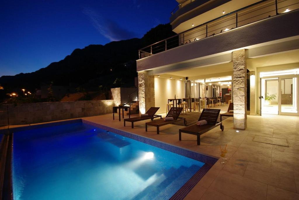 Bazén v ubytování Villa Jolara With Heated Pool - Deluxe Suite 12 nebo v jeho okolí