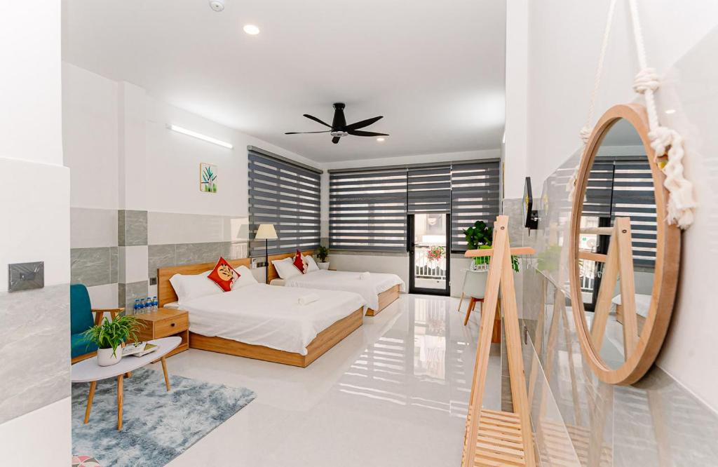 Postel nebo postele na pokoji v ubytování ALOHA SAIGON PREMIUM HOSTEL by Local Travel Experts - Newly opened, Less-touristy location, Spacious rooms, Glass shower bathroom, Free breakfast & Walking Tour