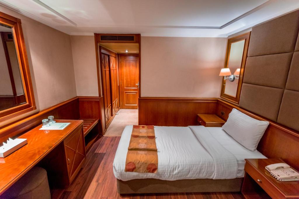 Postel nebo postele na pokoji v ubytování M/S Nephtis Nile Cruise