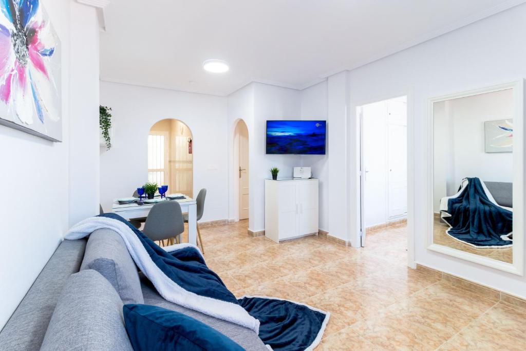 a living room with a couch and a table at Espanatour CINUELICA III in Orihuela Costa