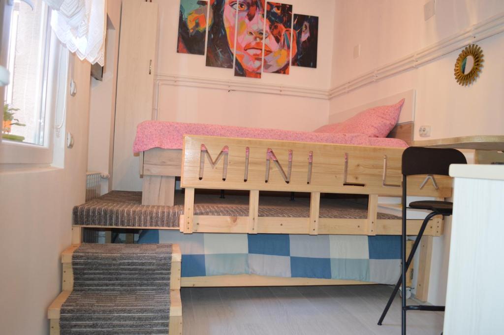 Palanda nebo palandy na pokoji v ubytování Studio Mini Lux