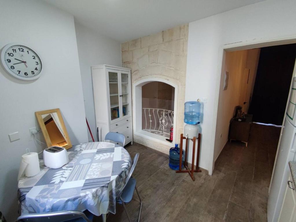 Fotografie z fotogalerie ubytování Double bedroom in St Julians in shared house v destinaci St Julian's