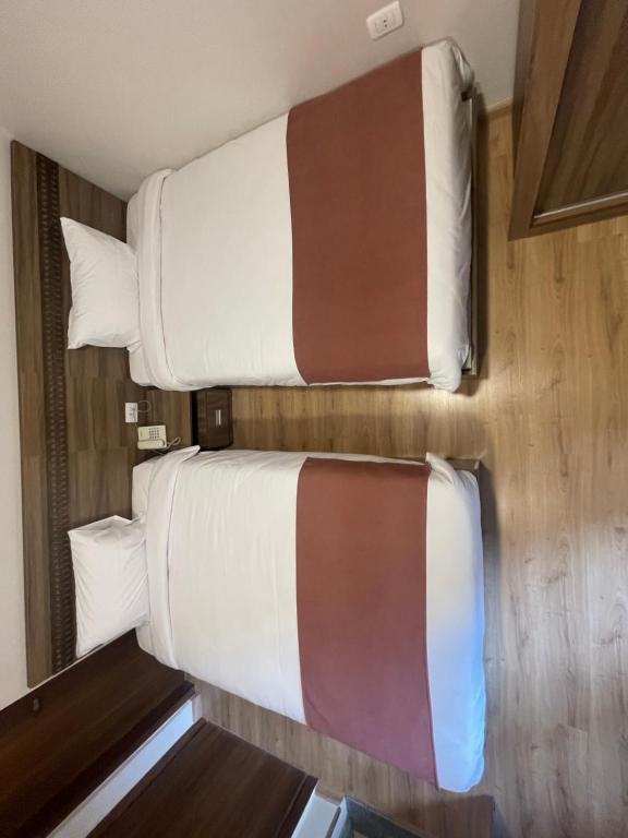 Postel nebo postele na pokoji v ubytování New Lotus Hotel