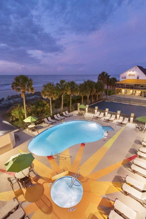Kolam renang di atau dekat dengan Surfside Beach Oceanfront Hotel