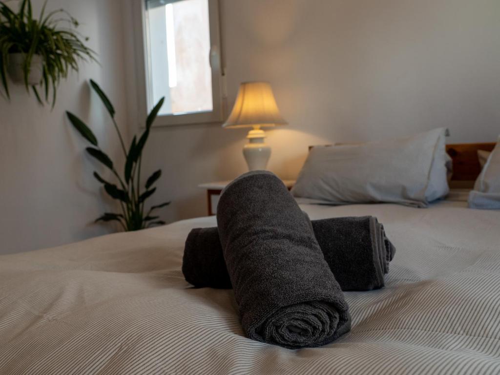 a rolled up towel on top of a bed at Casa Canela in Órgiva