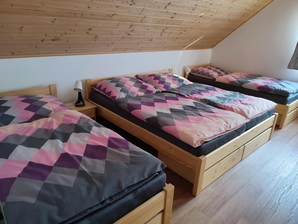 Postel nebo postele na pokoji v ubytování Ubytování Niki