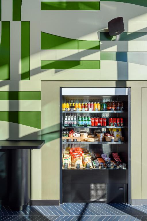 Supermarket nebo jiné obchody v  hotelu nebo okolí