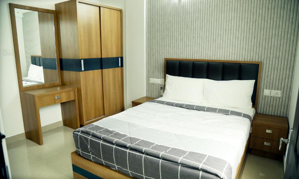 Postelja oz. postelje v sobi nastanitve Alite Enclaves Fully furnished apartments