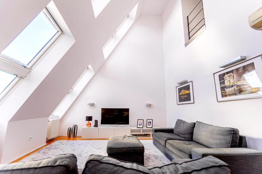 Modern Penthouse Private Terrace Jacuzzi 1067 Budapest, 1 Teréz körút kép - 1