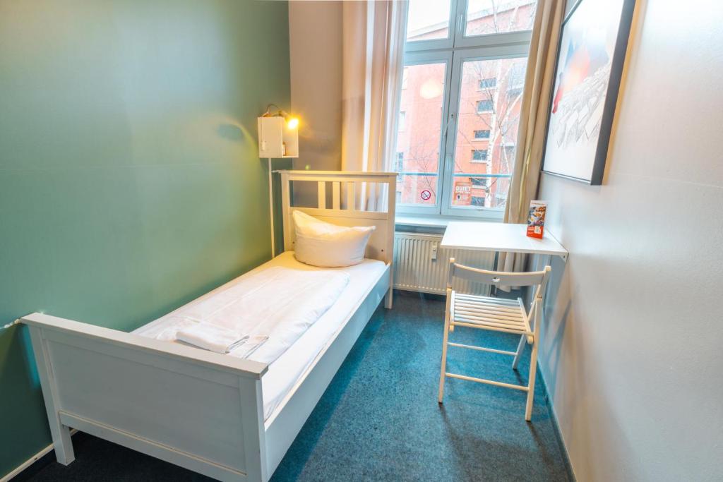 St Christopher's Inn Berlin - Alexanderplatz - Single Room With Shared Bathroom