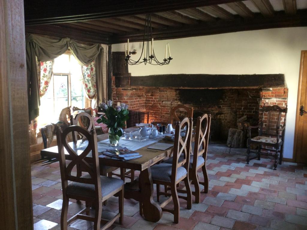 Valley Farmhouse, Westhall 3