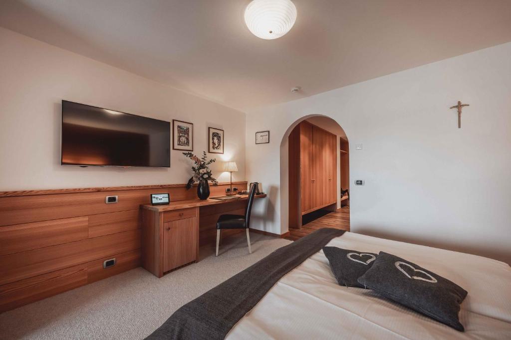 Posteľ alebo postele v izbe v ubytovaní Hotel Continental Dolomites
