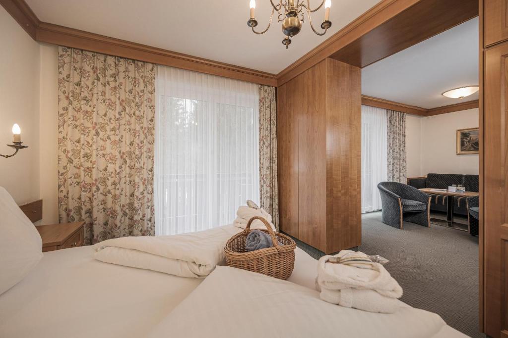 Postel nebo postele na pokoji v ubytování Hotel Alpina - Thermenhotels Gastein