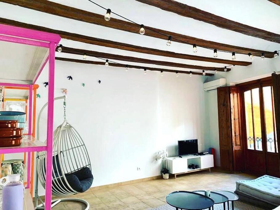 a living room with a hammock in a room at Bonito y elegante apartamento en Valencia Centro in Valencia