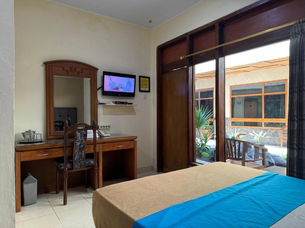 TV a/nebo společenská místnost v ubytování Hotel Priangan