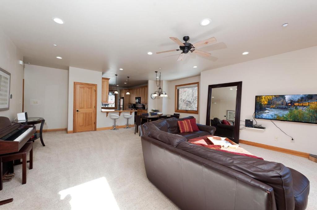 Crimson Cliffs Unit 55 - Housity